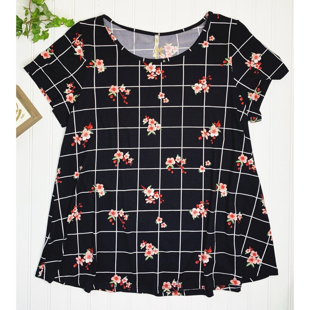 Black and White Floral Print Buttery Soft T-shirt